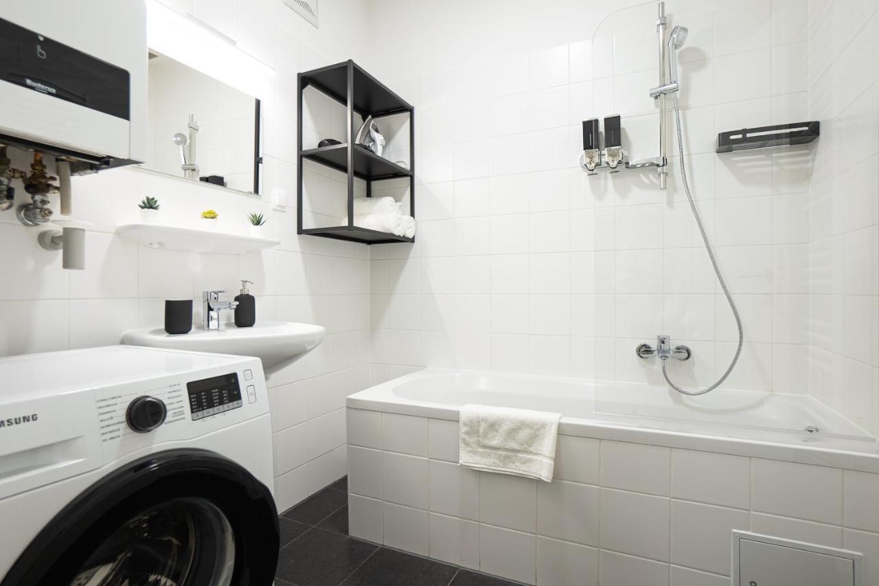 Bright 3-Room Apartment With A King-Size Bed Bécs Kültér fotó
