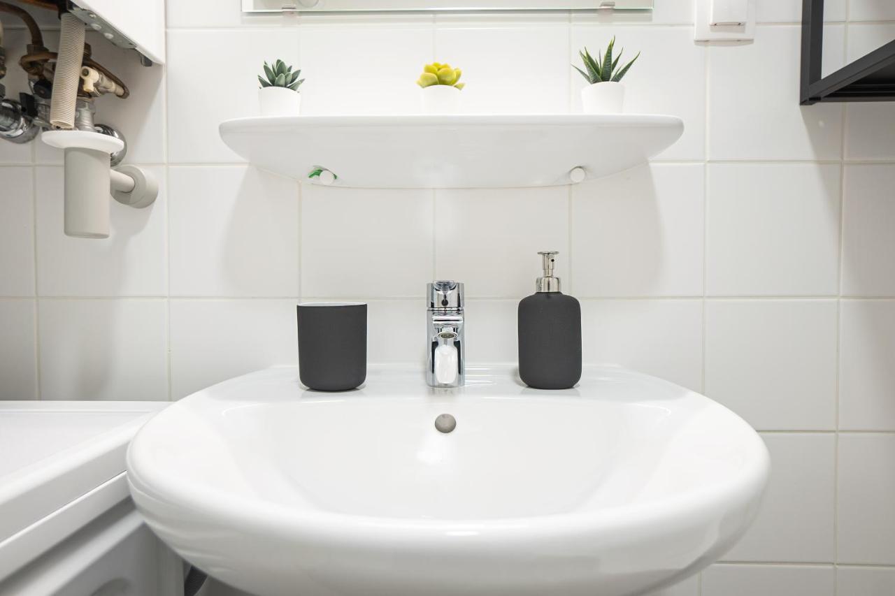 Bright 3-Room Apartment With A King-Size Bed Bécs Kültér fotó